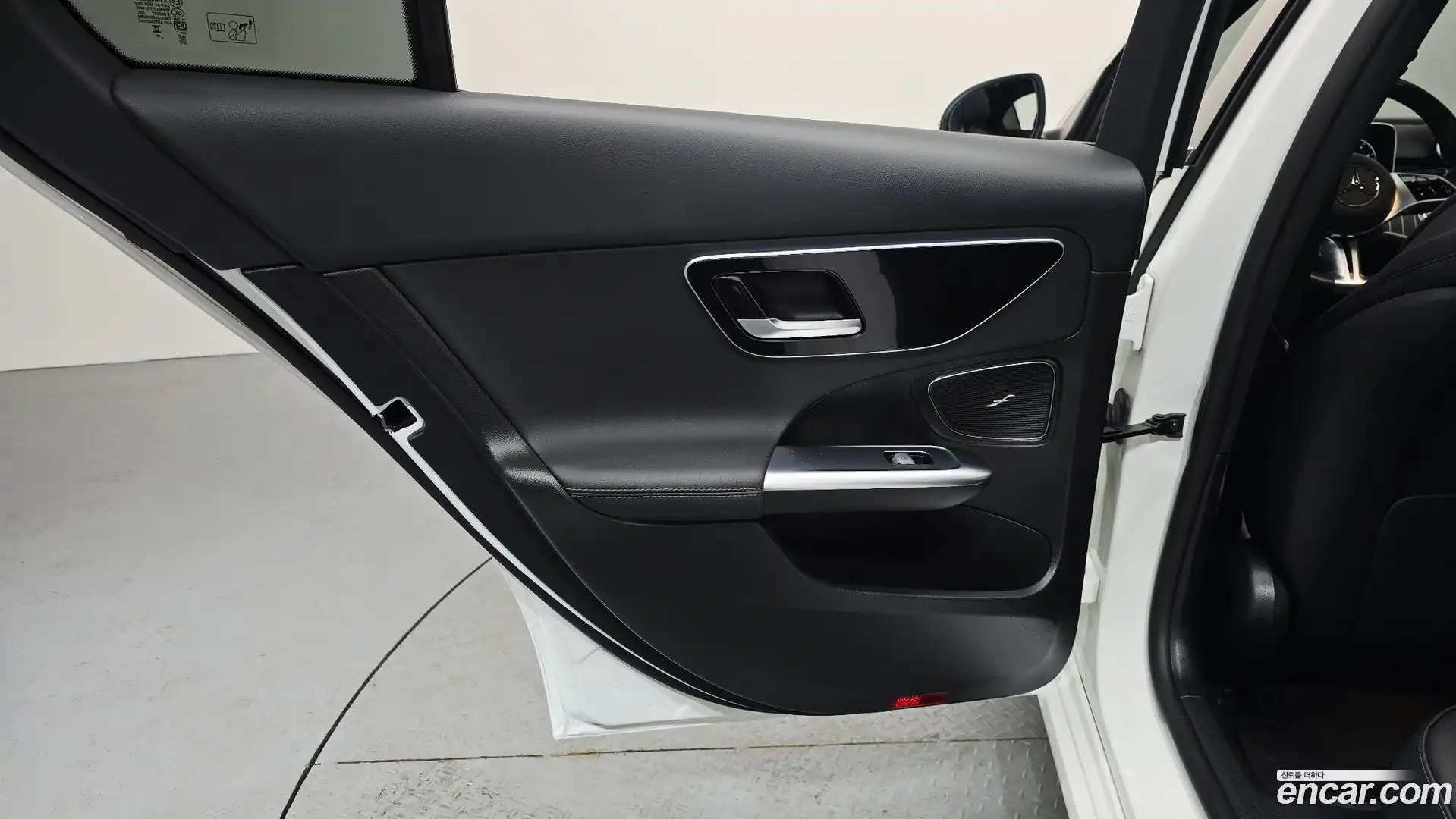 C-Class Mercedes-Benz 2023.11-INNER-035