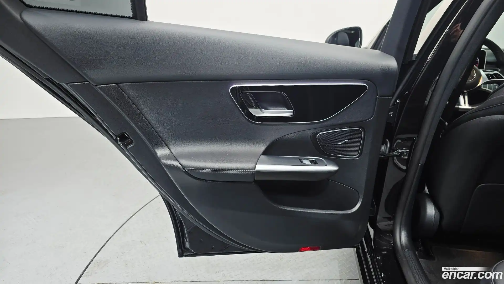 C-Class Mercedes-Benz 2023.11-INNER-035