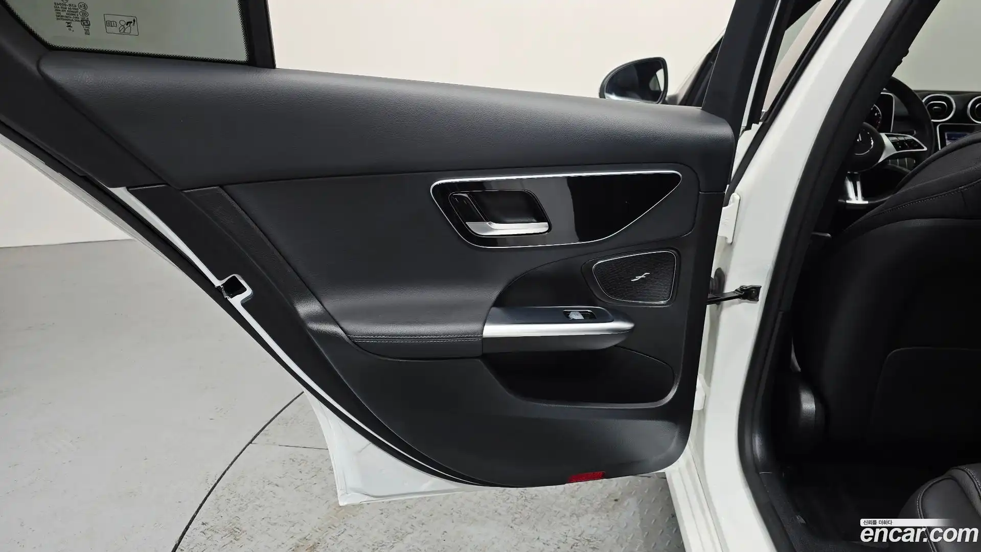 C-Class Mercedes-Benz 2023.11-INNER-035