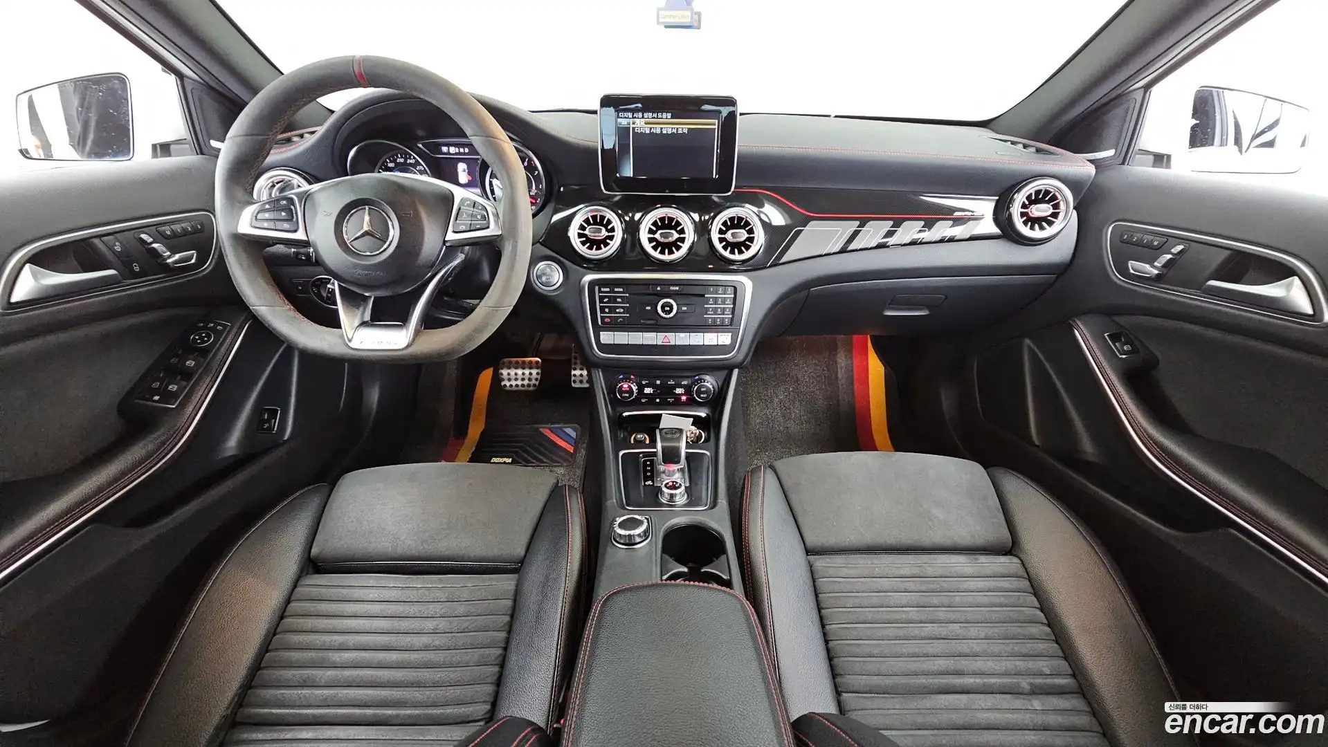 GLA-Class Mercedes-Benz 2018.5-INNER-007