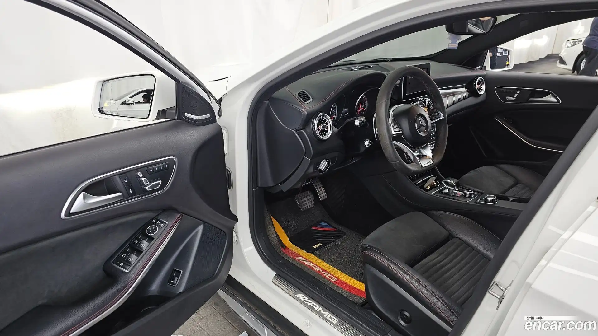 GLA-Class Mercedes-Benz 2018.5-INNER-010