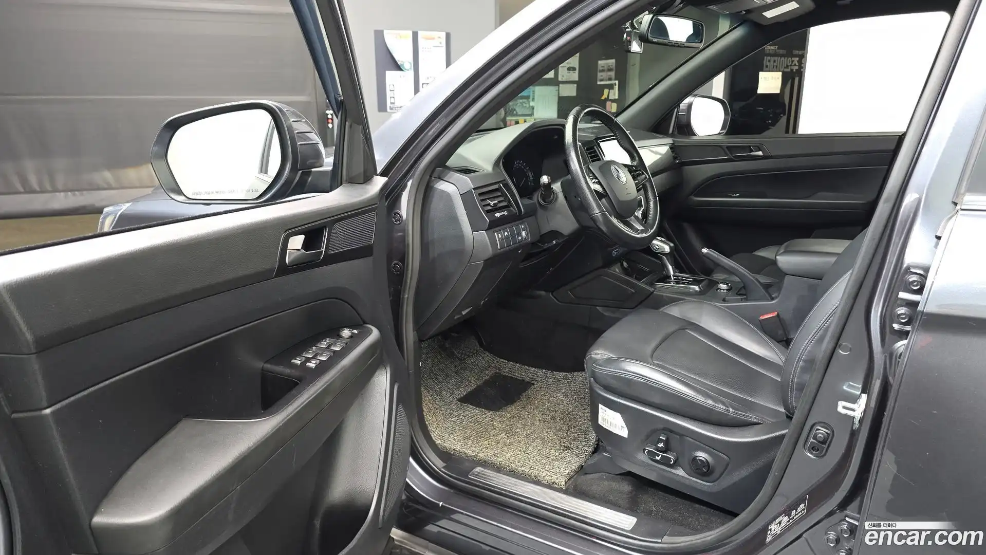 Rexton KG Mobility 2020.5-INNER-010