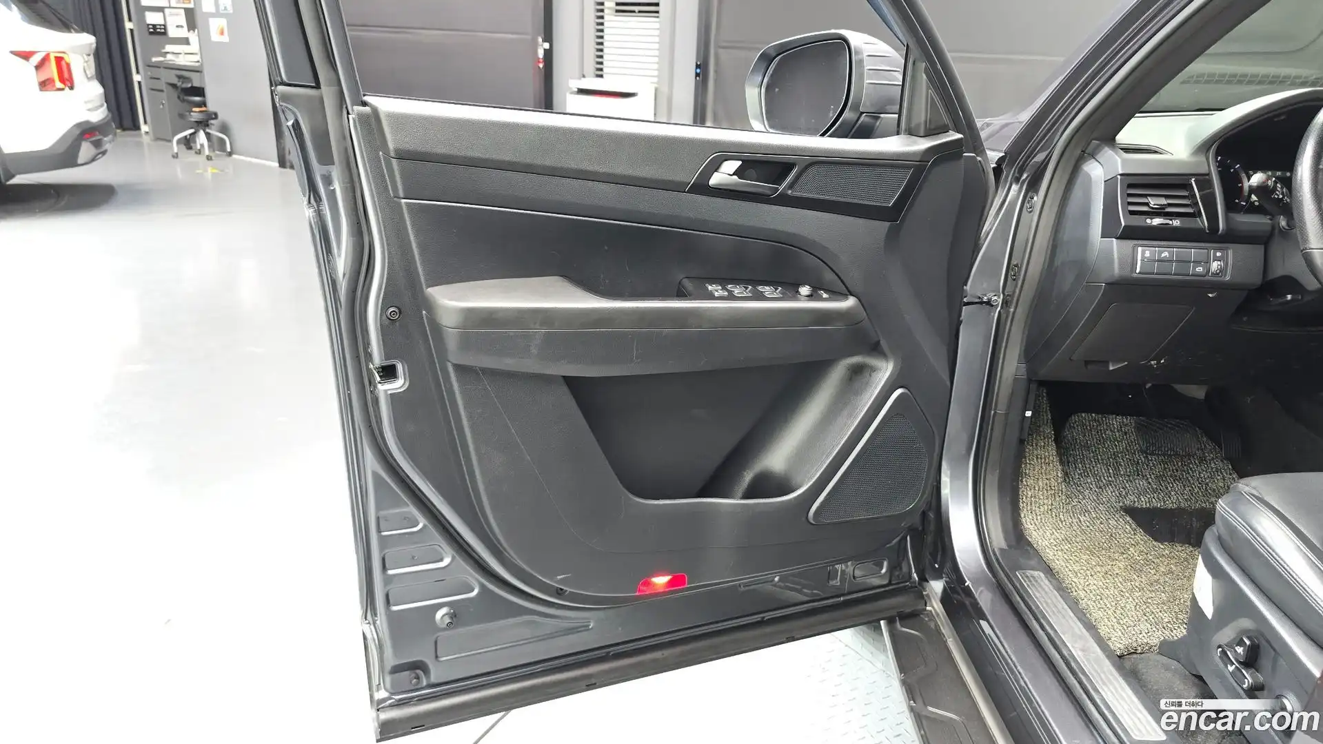 Rexton KG Mobility 2020.5-INNER-034