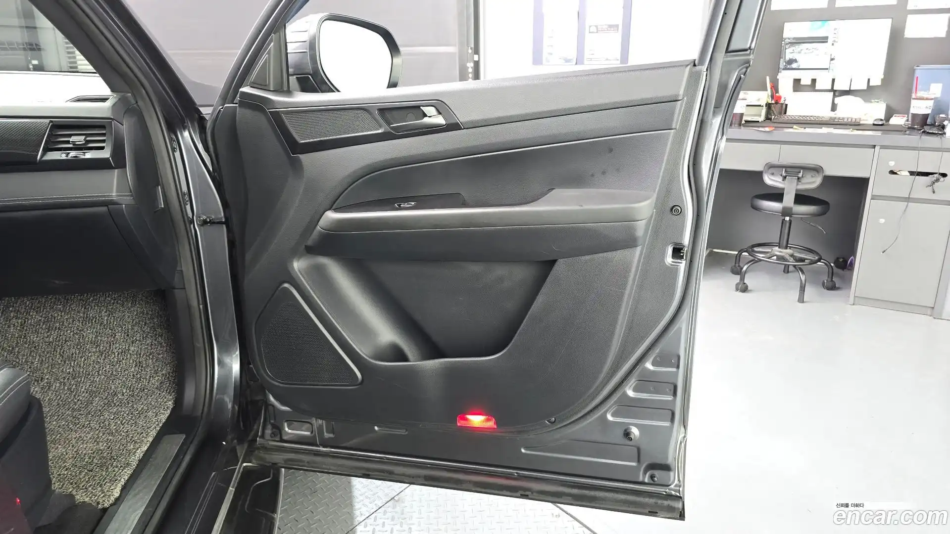 Rexton KG Mobility 2020.5-INNER-035