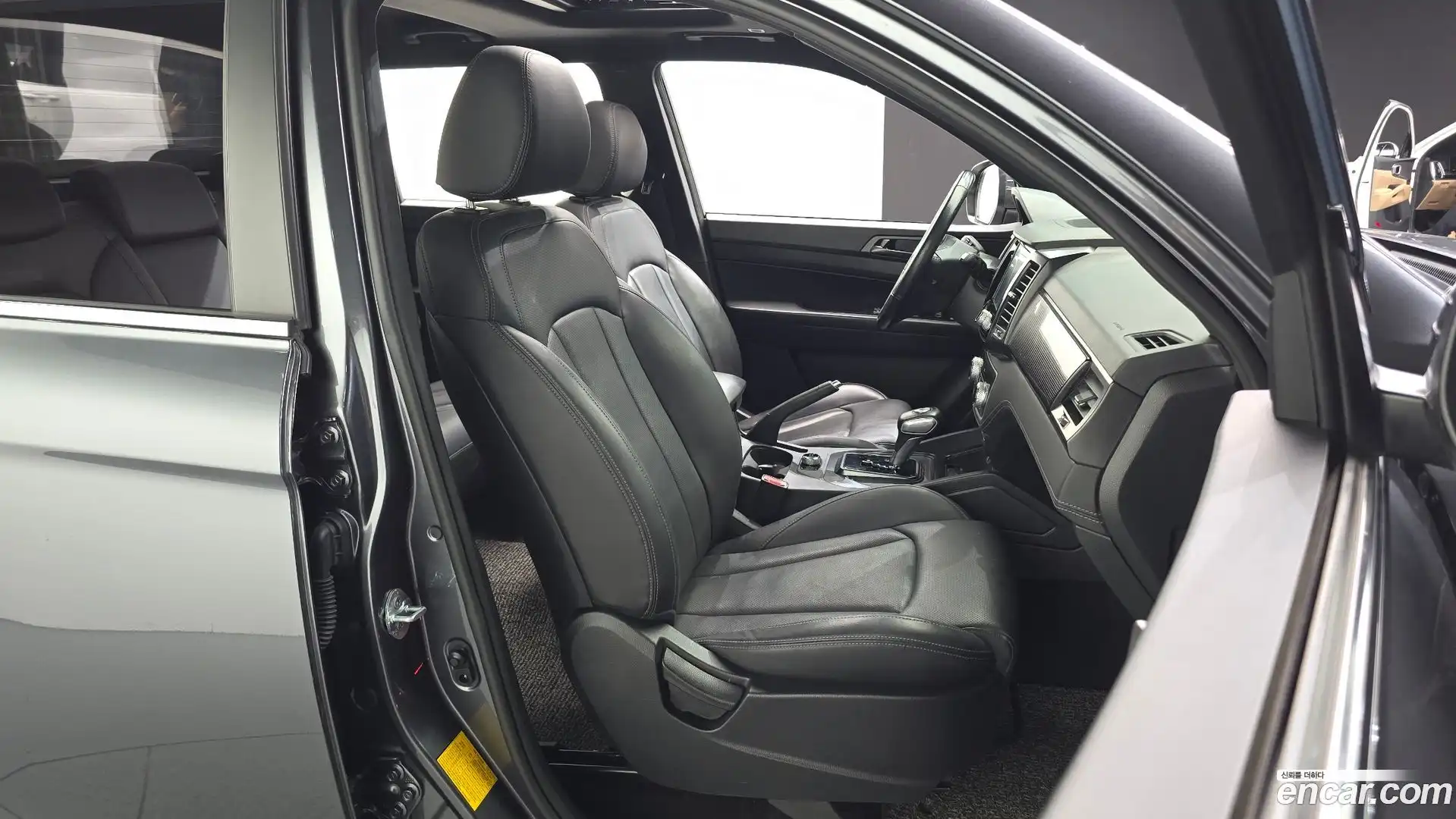 Rexton KG Mobility 2020.5-INNER-036