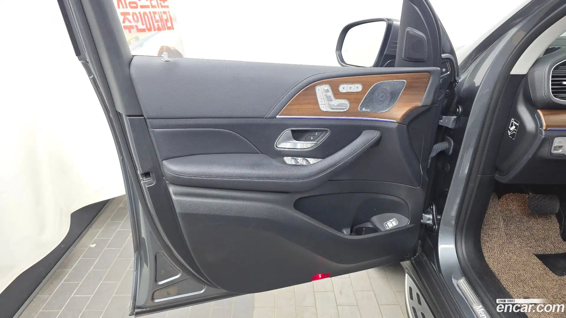 GLE-Class Mercedes-Benz 2020.10-INNER-034