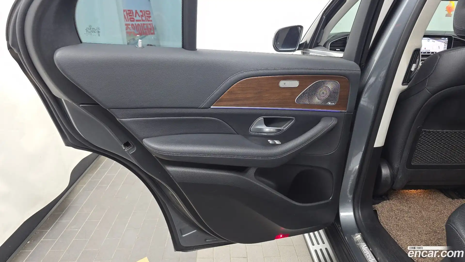 GLE-Class Mercedes-Benz 2020.10-INNER-035
