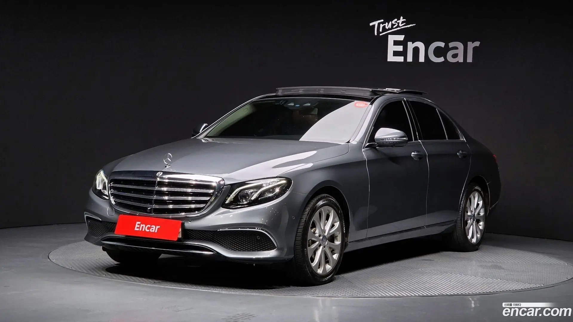 Main__Slider__Photo:E-Class Mercedes-Benz 2017.2-0