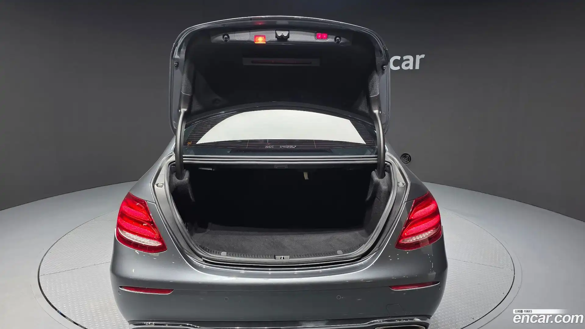 E-Class Mercedes-Benz 2017.2-OPTION-024