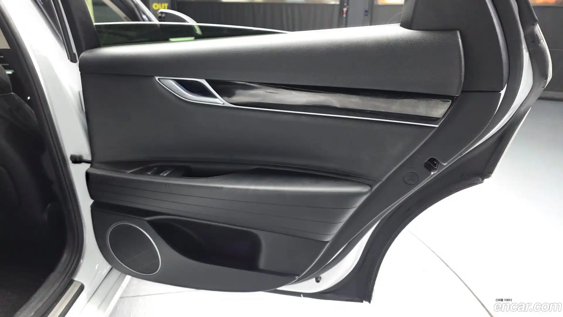 G80 Genesis 2020.4-INNER-035