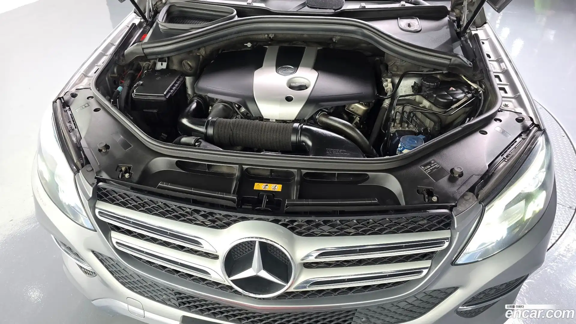 GLE-Class Mercedes-Benz 2016.6-OUTER-006