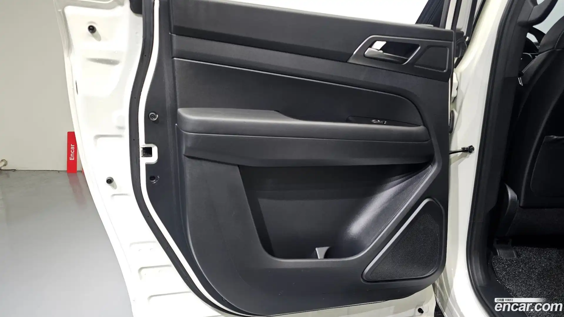 Rexton KG Mobility 2021.6-INNER-035