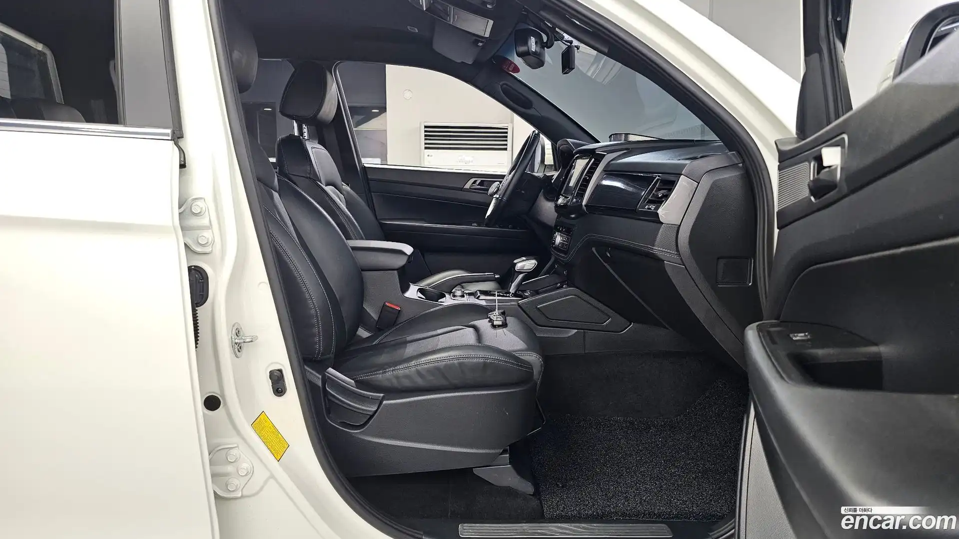 Rexton KG Mobility 2021.6-INNER-036
