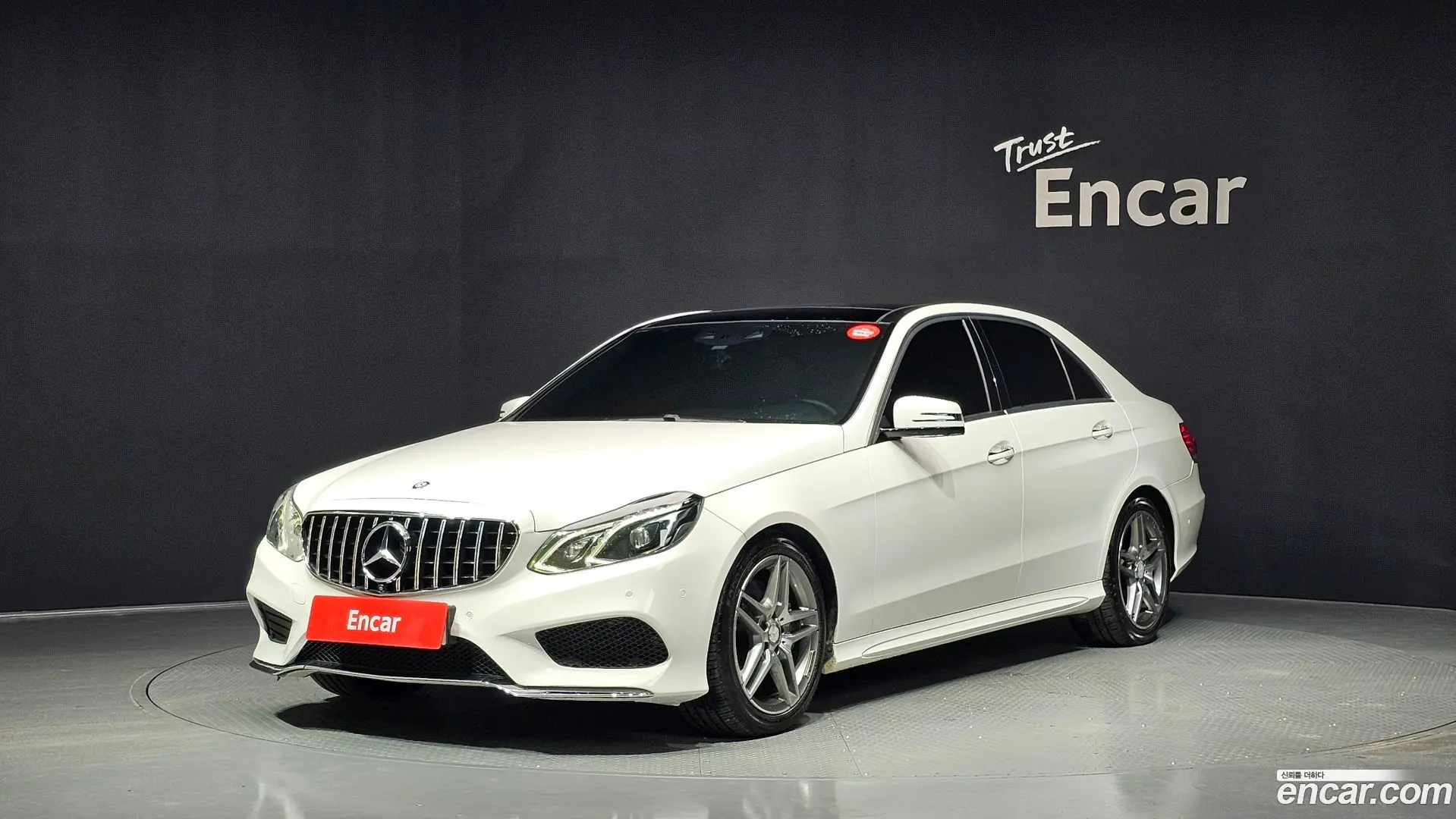 Main__Slider__Photo:E-Class Mercedes-Benz 2016.0-0