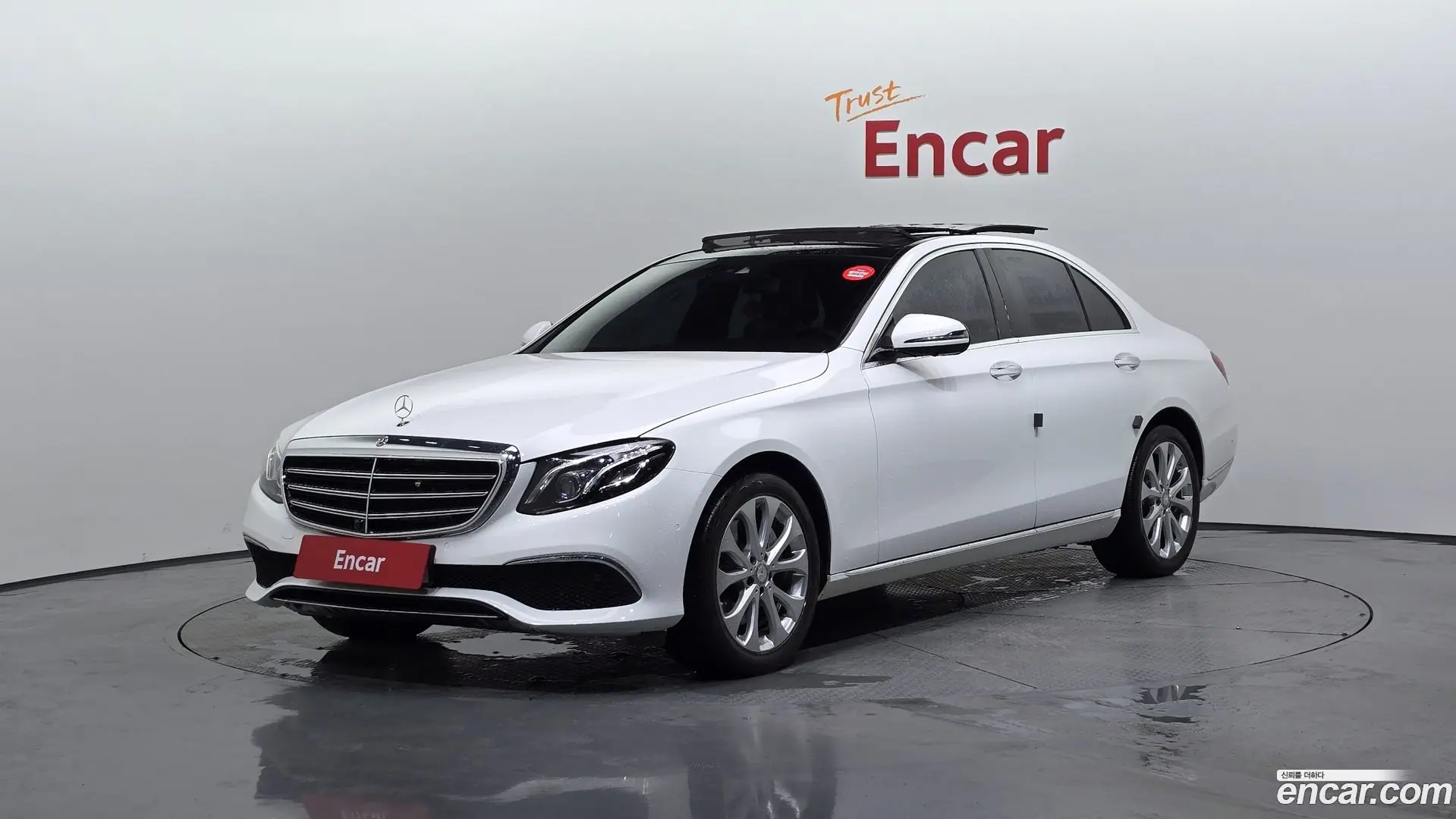 Main__Slider__Photo:E-Class Mercedes-Benz 2016.8-0