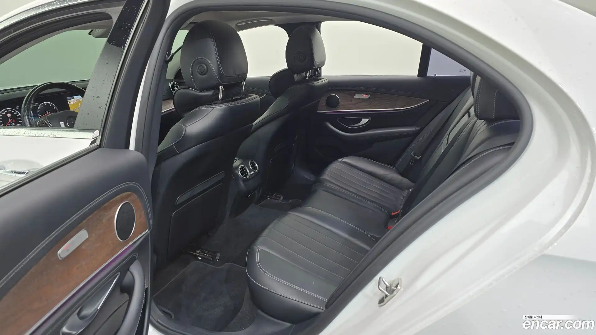 E-Class Mercedes-Benz 2016.8-OPTION-015