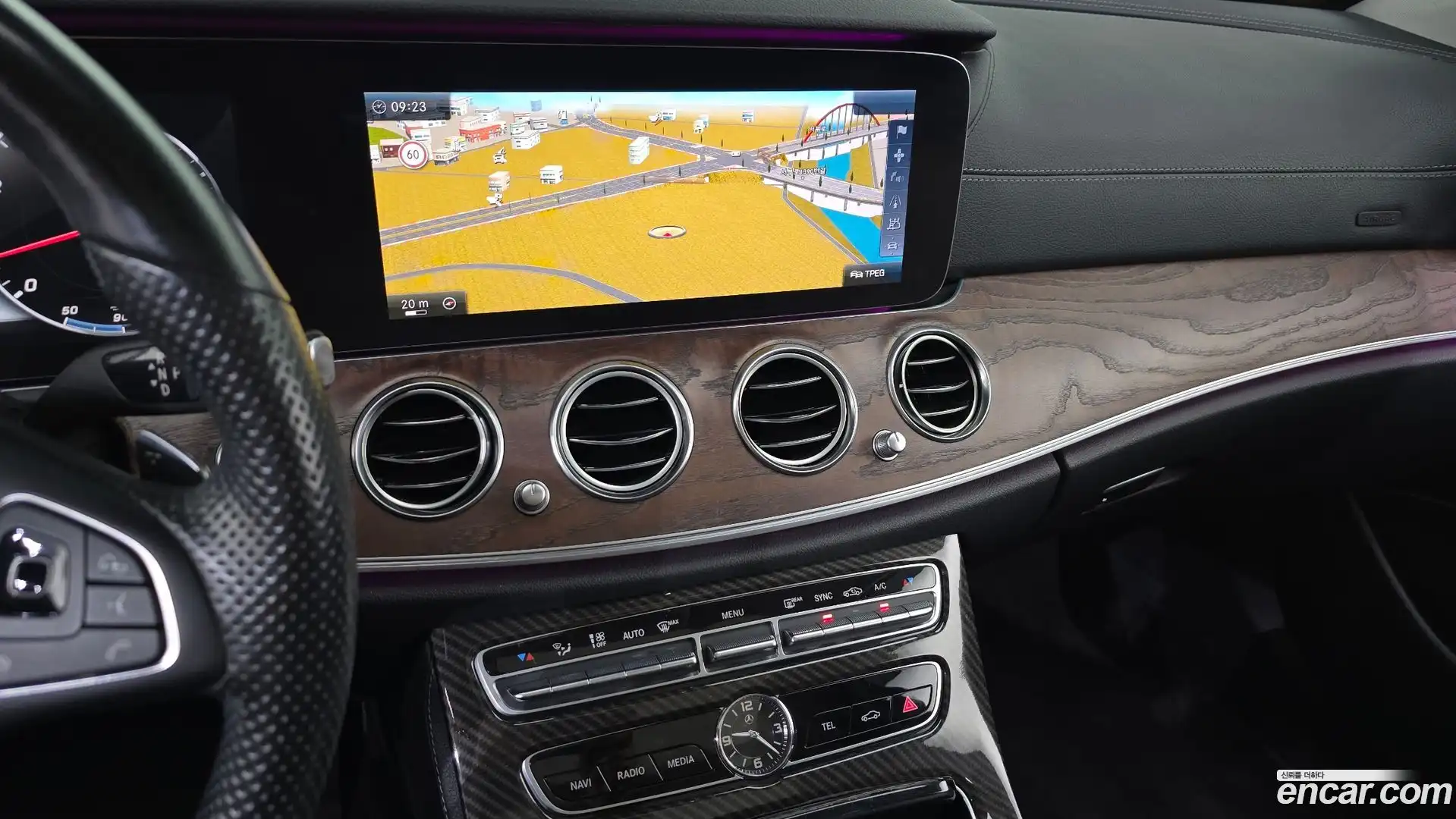 E-Class Mercedes-Benz 2016.8-OPTION-016