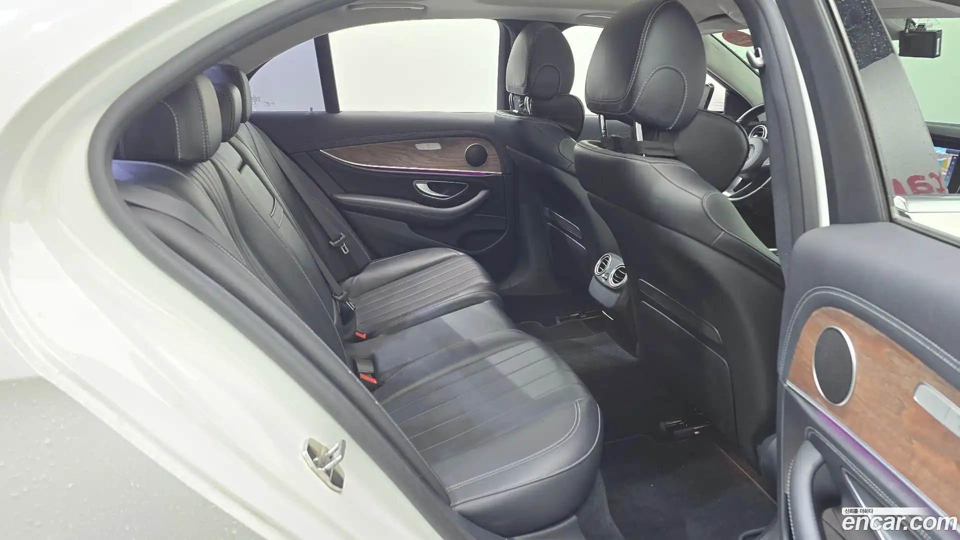 E-Class Mercedes-Benz 2016.8-OPTION-023