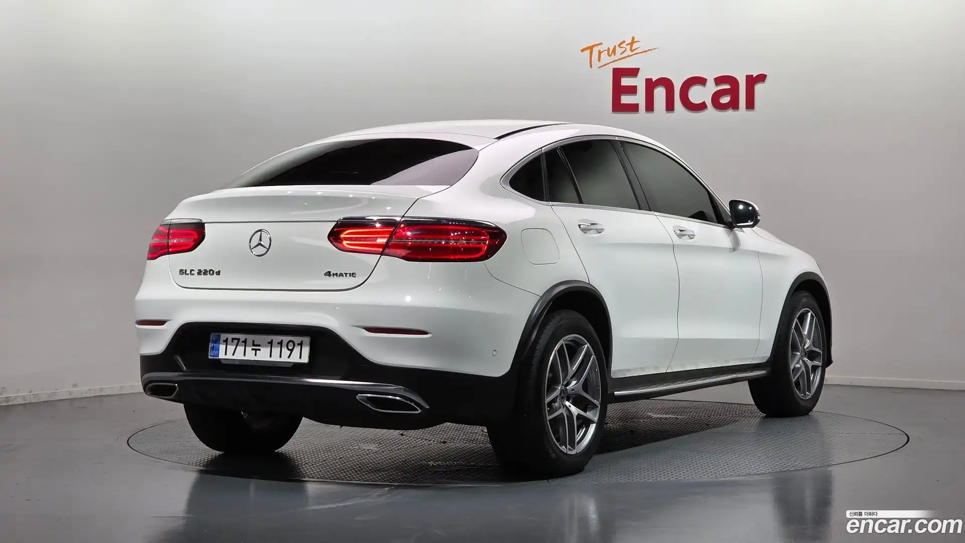GLC-Class Mercedes-Benz 2017.10-OUTER-002