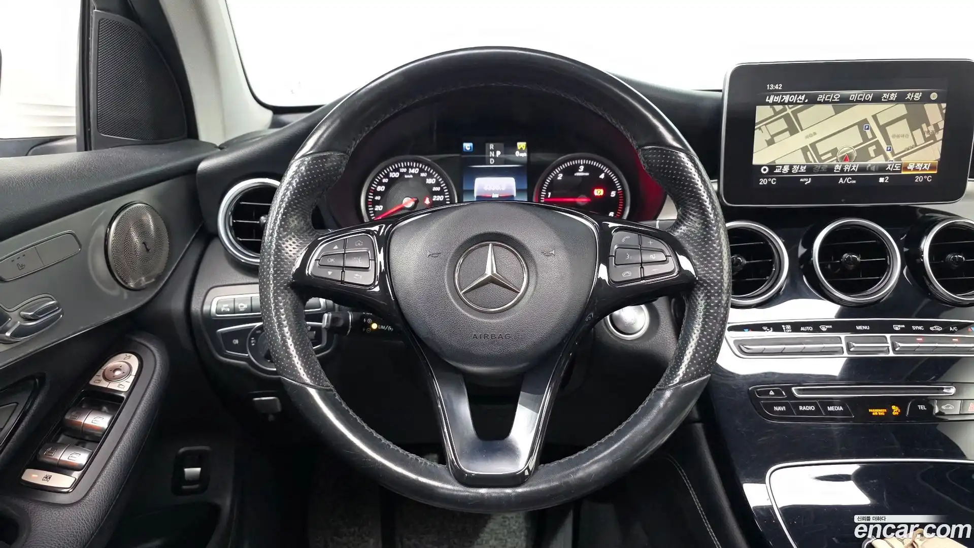 GLC-Class Mercedes-Benz 2017.10-OPTION-017