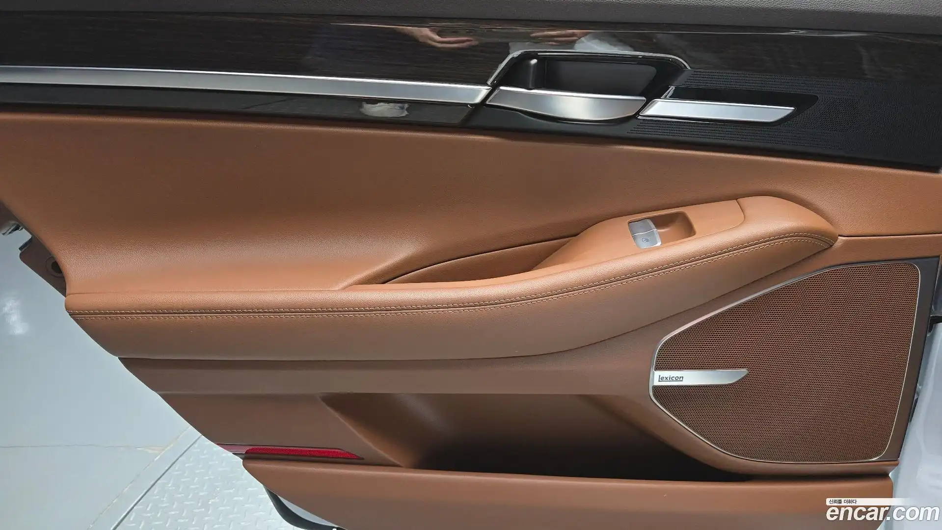 G90 Genesis 2019.0-INNER-035