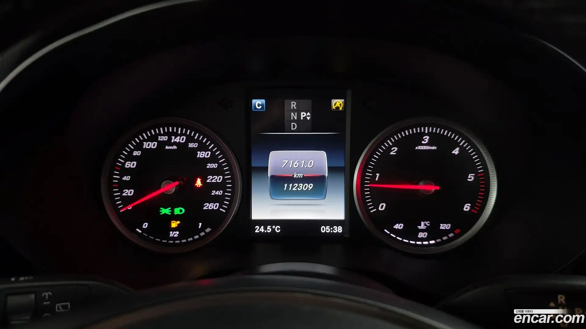 GLC-Class Mercedes-Benz 2017.3-INNER-008