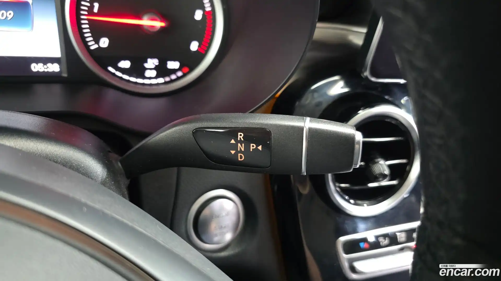 GLC-Class Mercedes-Benz 2017.3-INNER-009