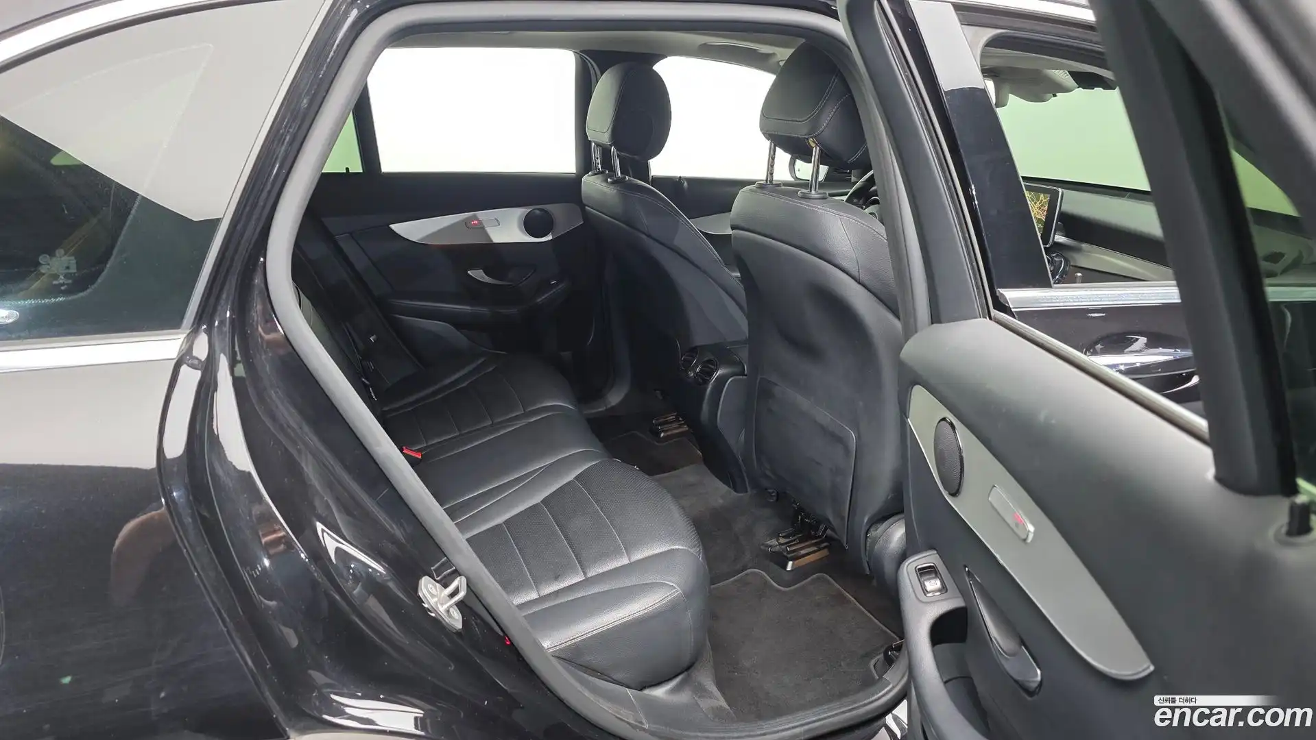GLC-Class Mercedes-Benz 2017.3-OPTION-016