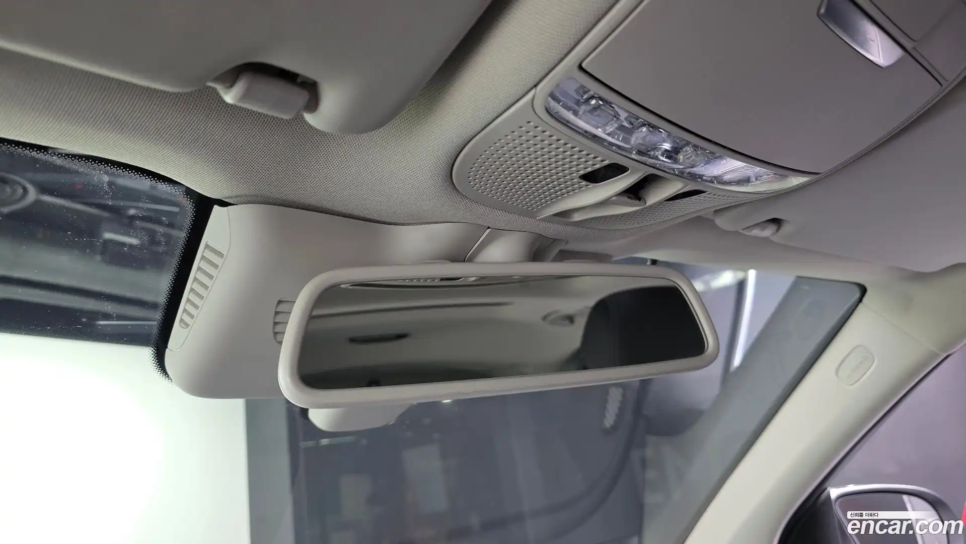 GLC-Class Mercedes-Benz 2017.3-OPTION-022