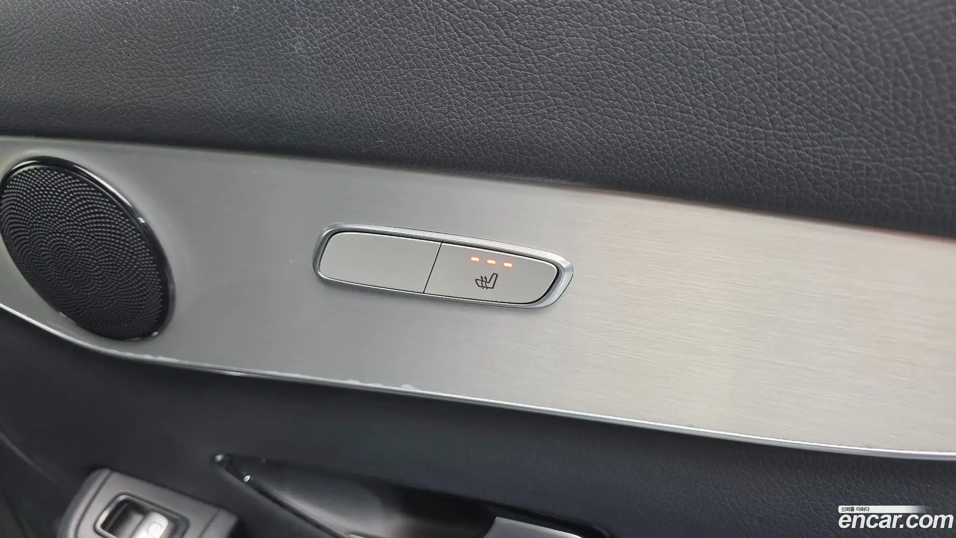 GLC-Class Mercedes-Benz 2017.3-OPTION-023