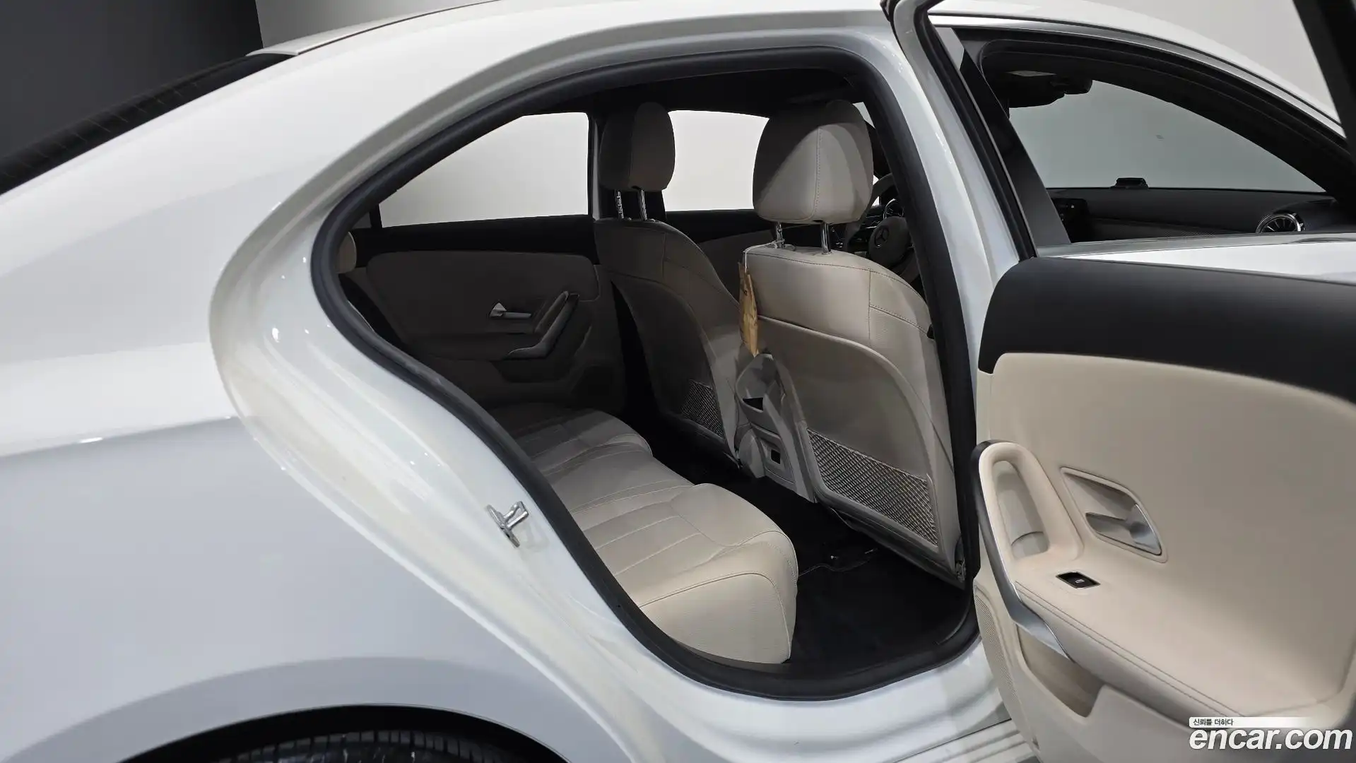 A-Class Mercedes-Benz 2022.7-OPTION-015