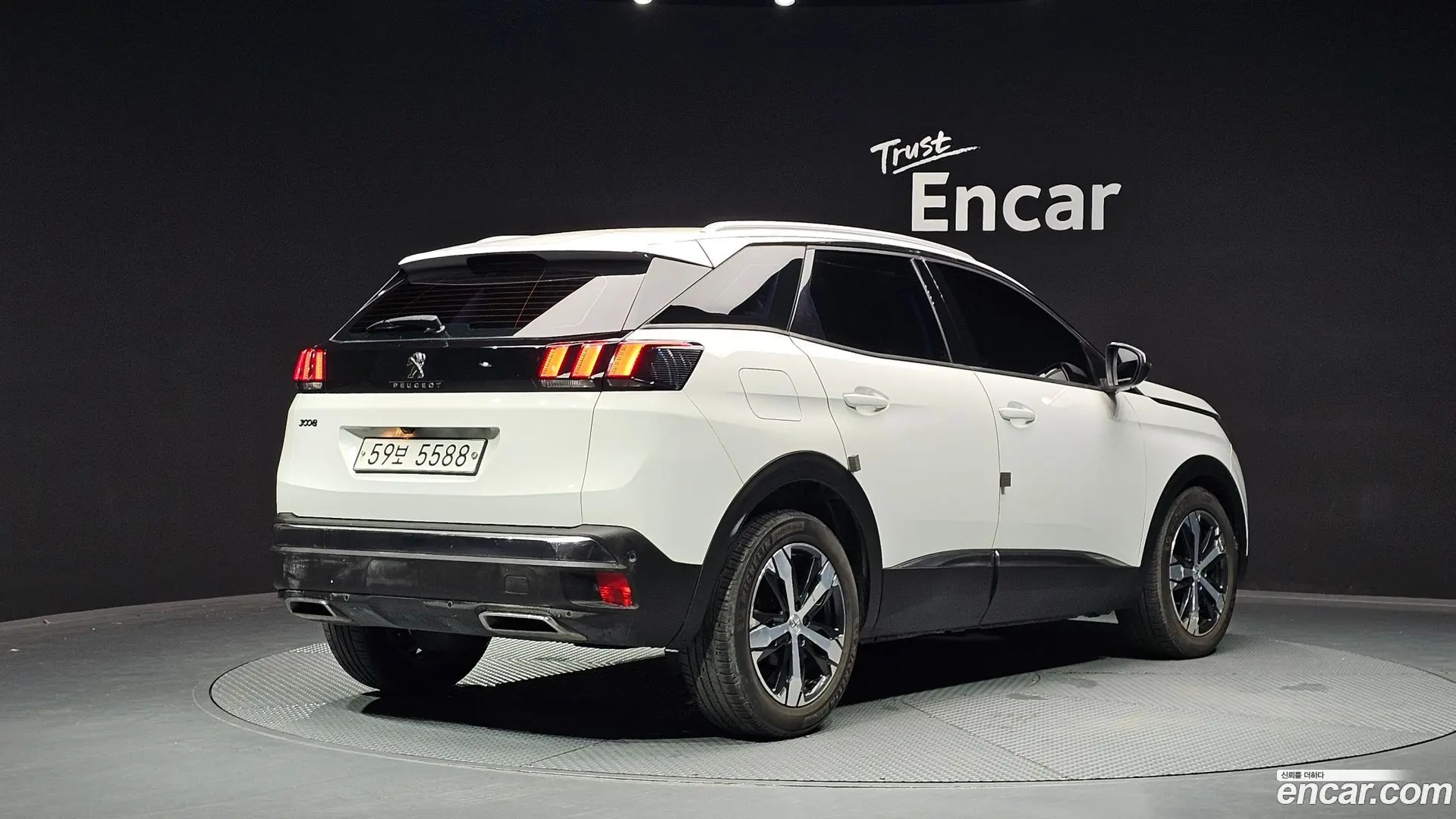 Main__Slider__Photo:3008 Peugeot 2017.11-1