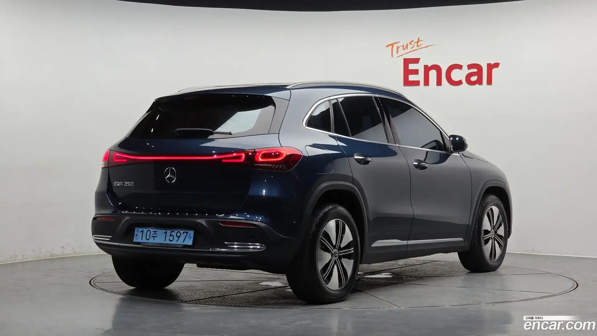 EQA Mercedes-Benz 2021.6-OUTER-002