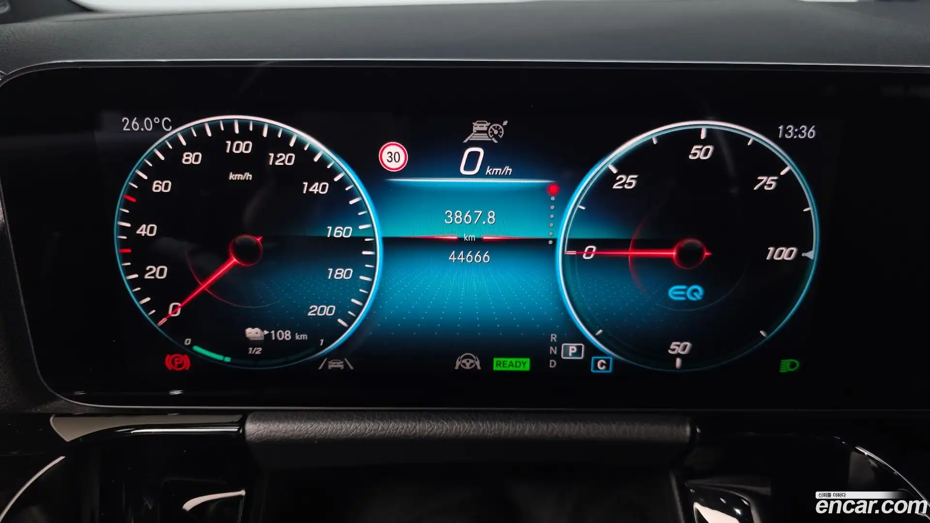 EQA Mercedes-Benz 2021.6-INNER-008