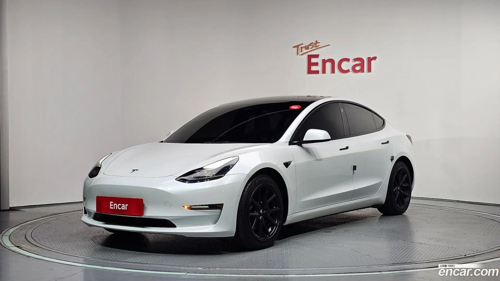 Main__Slider__Photo:Model 3 Tesla 2022.7-0