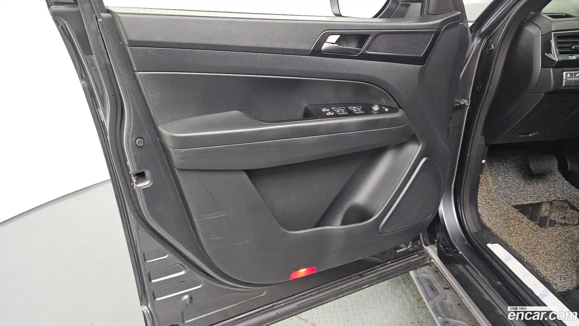 Rexton KG Mobility 2021.0-INNER-034