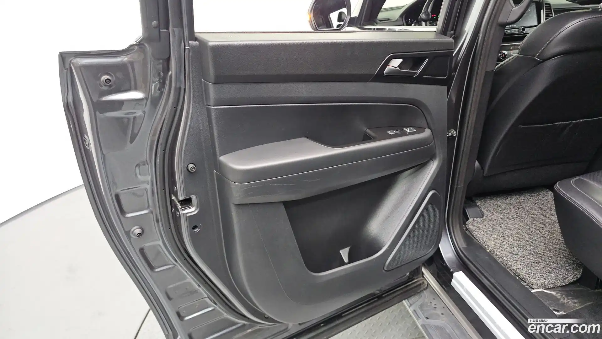 Rexton KG Mobility 2021.0-INNER-035