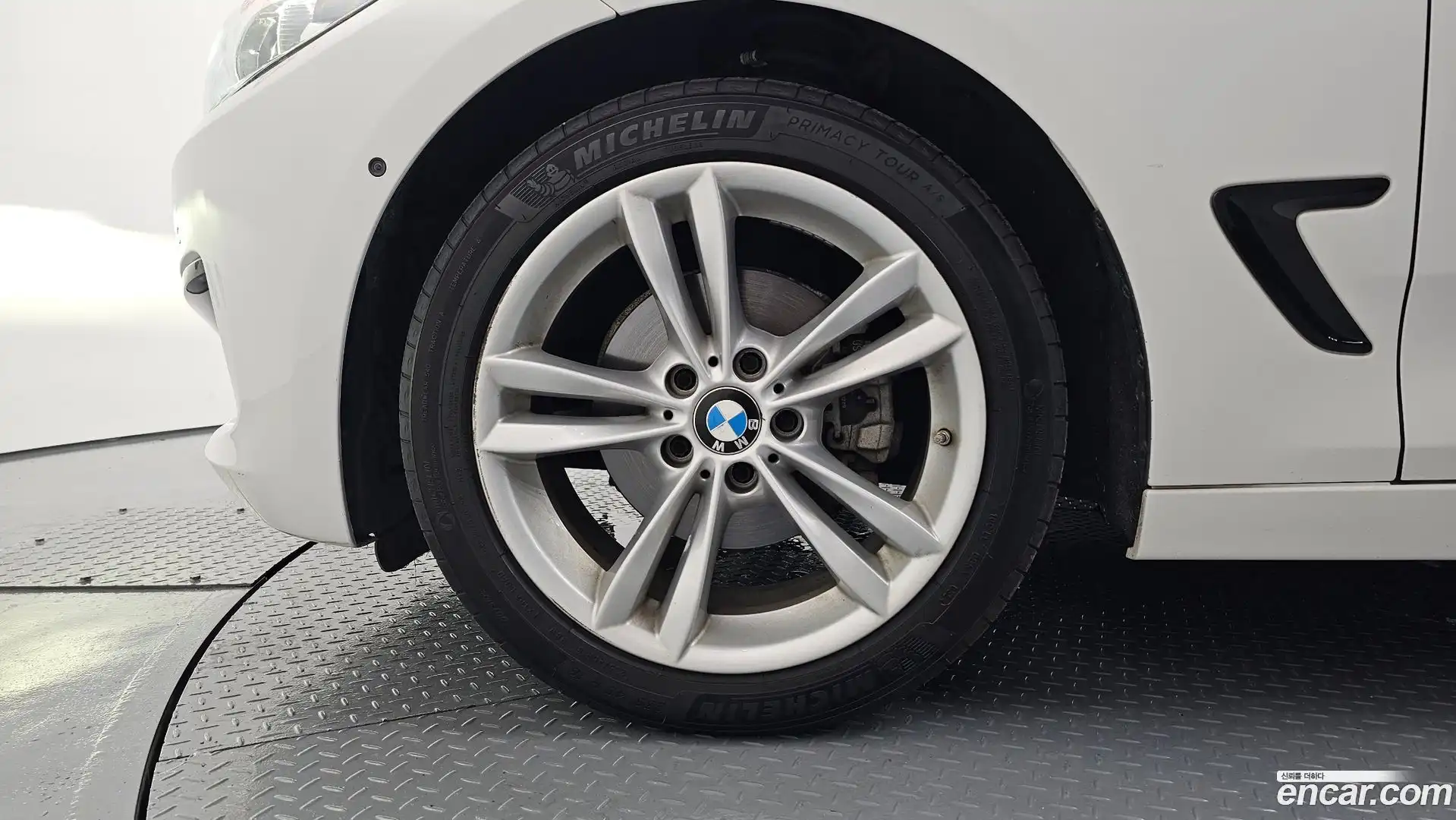 Gran Turismo BMW 2019.10-OUTER-005