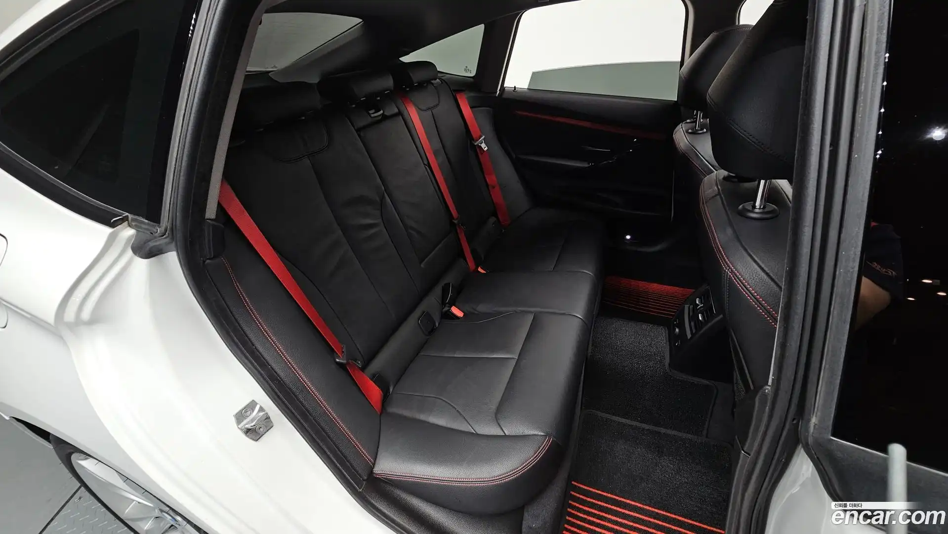 Gran Turismo BMW 2019.10-INNER-036