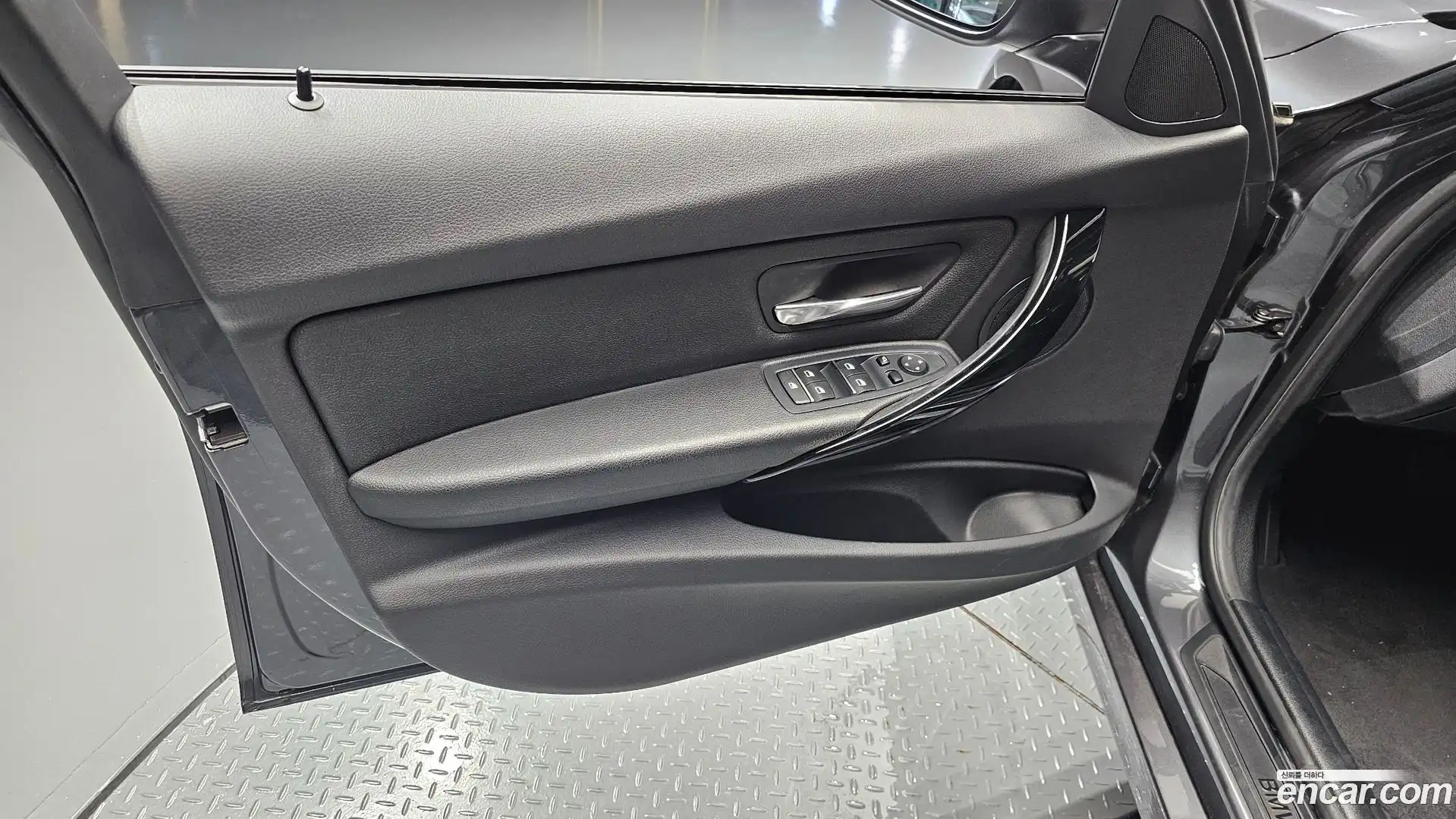 3-Series BMW 2016.5-INNER-034