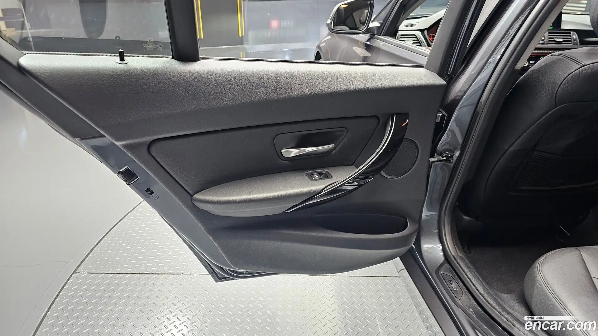 3-Series BMW 2016.5-INNER-035