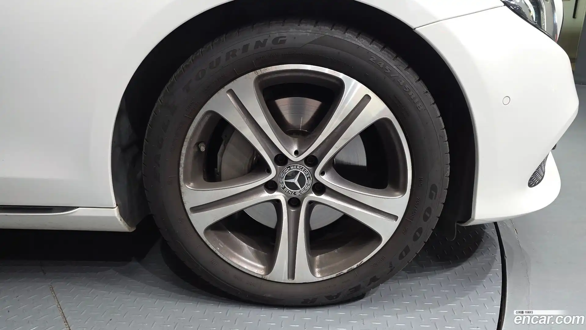 E-Class Mercedes-Benz 2019.8-OUTER-005