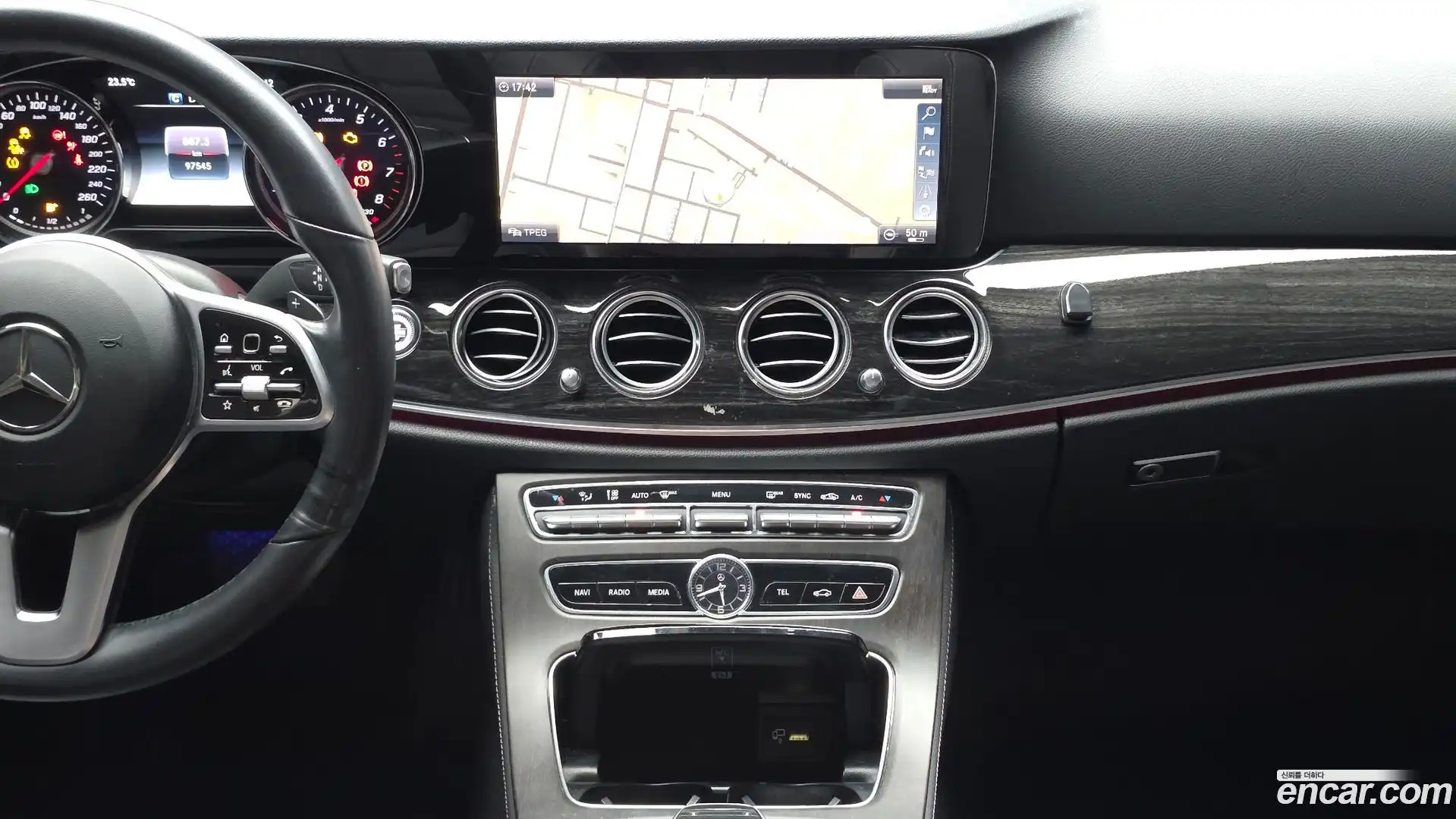 E-Class Mercedes-Benz 2019.8-OPTION-017