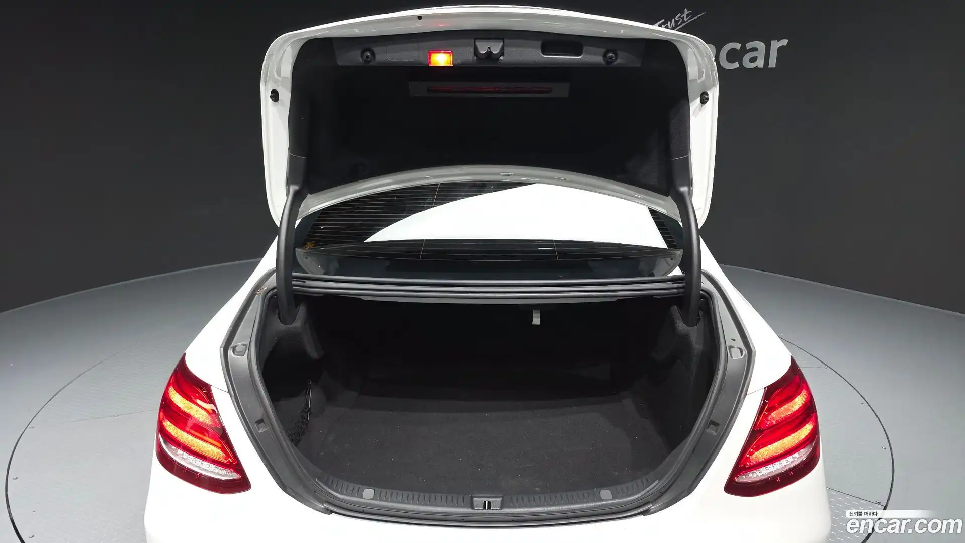 E-Class Mercedes-Benz 2019.8-OPTION-024