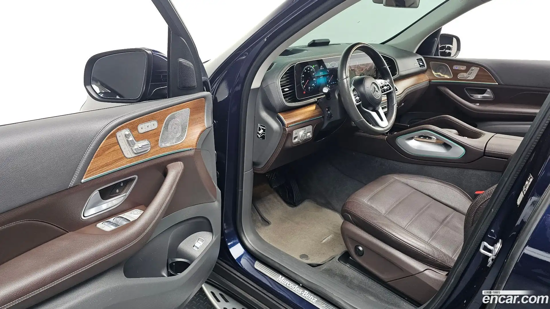 GLE-Class Mercedes-Benz 2020.11-INNER-010