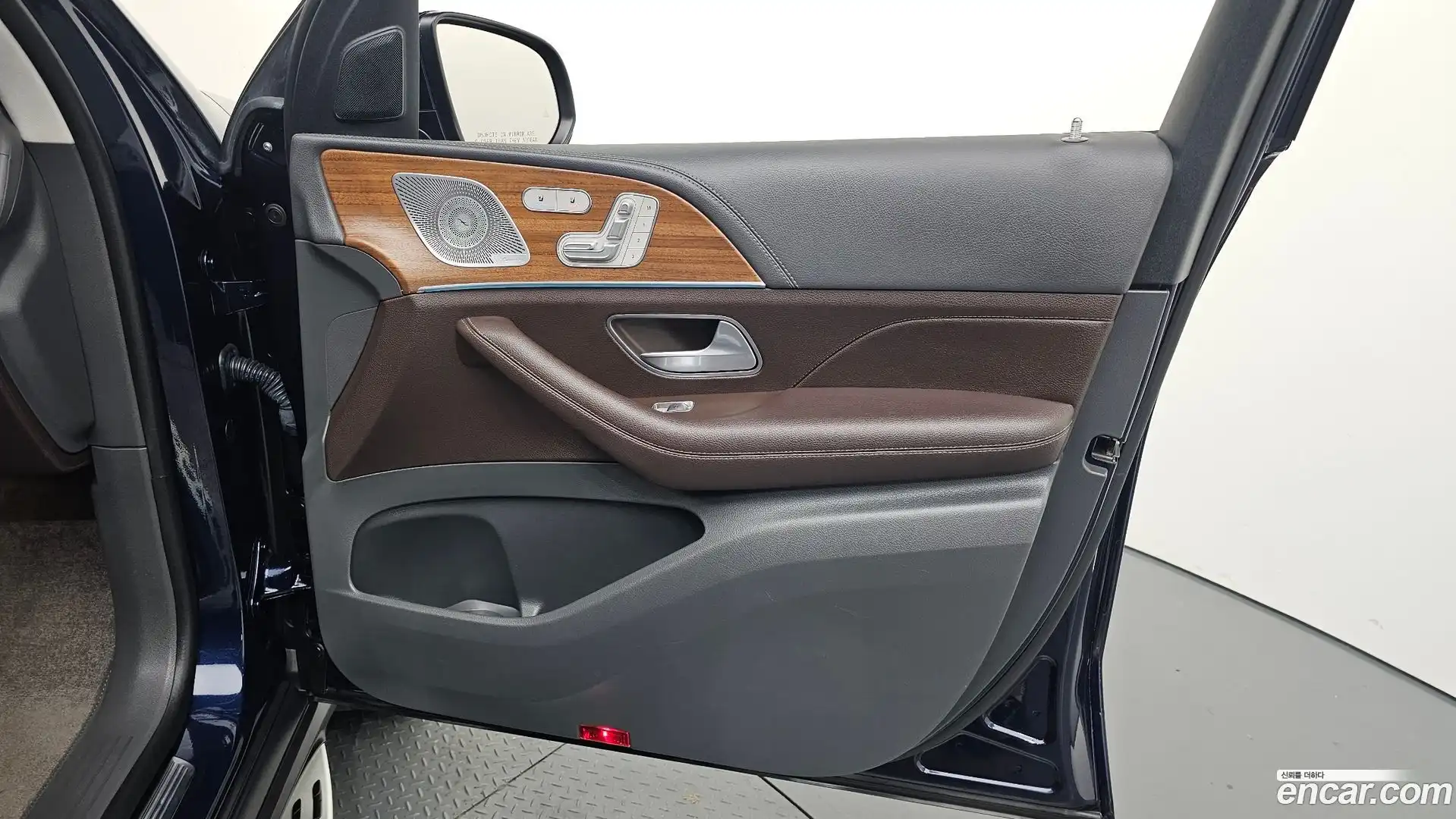 GLE-Class Mercedes-Benz 2020.11-INNER-034
