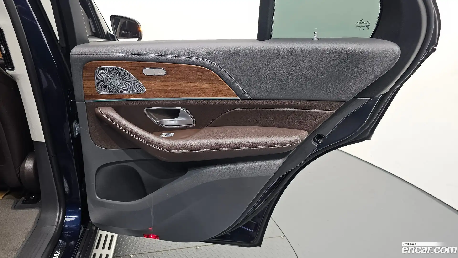 GLE-Class Mercedes-Benz 2020.11-INNER-035