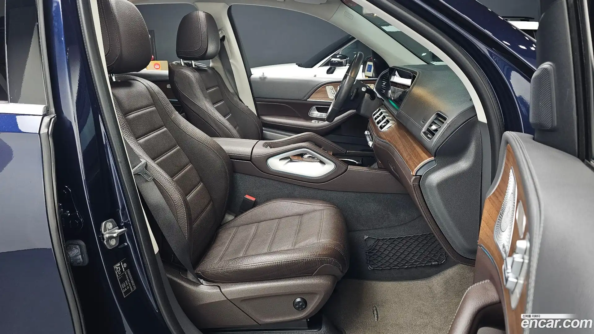GLE-Class Mercedes-Benz 2020.11-INNER-036