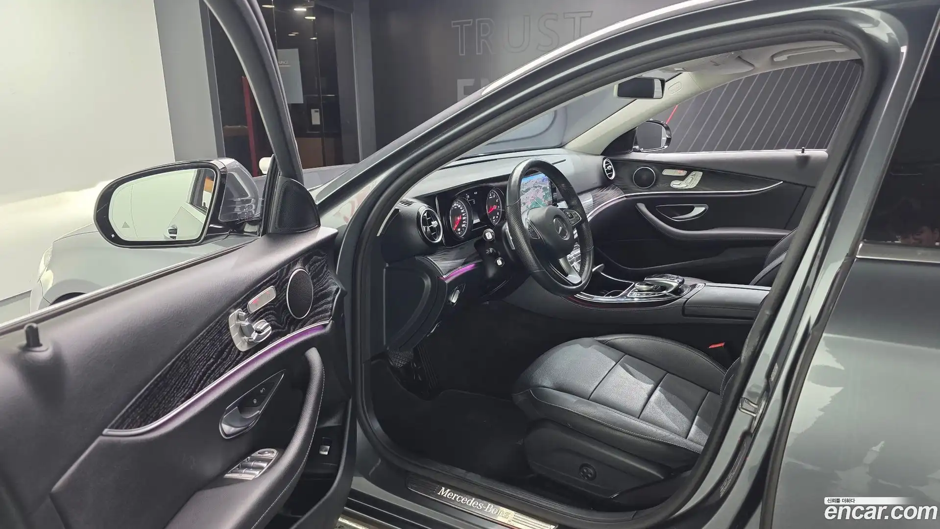 E-Class Mercedes-Benz 2017.9-INNER-010