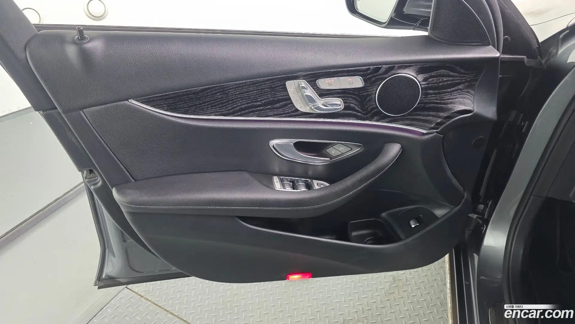 E-Class Mercedes-Benz 2017.9-INNER-034